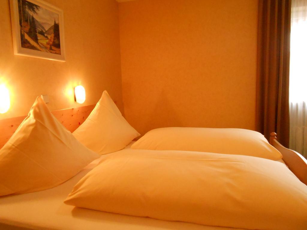 Landgasthof Schutzen Otel Tengen Oda fotoğraf