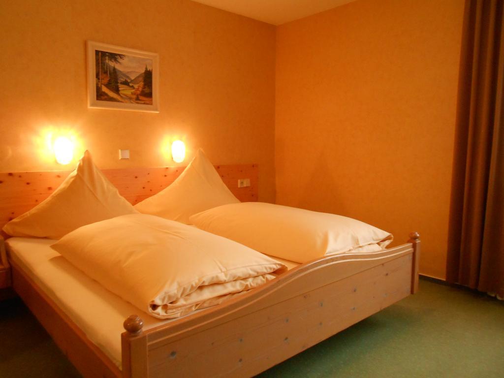 Landgasthof Schutzen Otel Tengen Oda fotoğraf